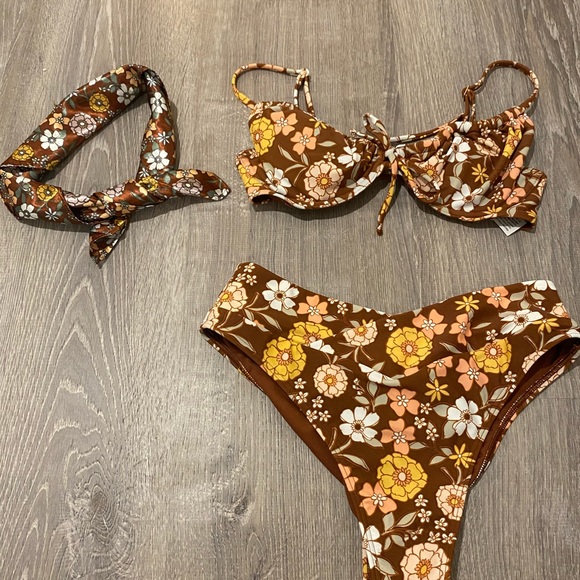 Hollister Other - Hollister floral bikini set w/ headband